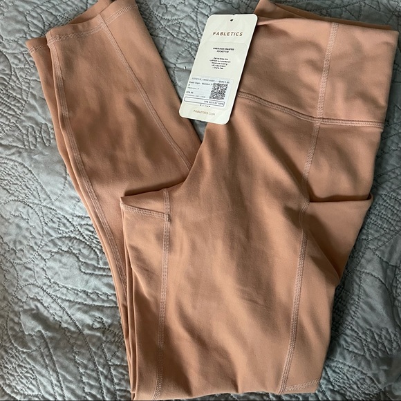 NEW FABLETICS High Waisted Leggings with pockets - Picture 3 of 4
